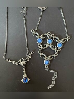 Dracolite set in silver tone and blue stones : necklace and slave bracelet.